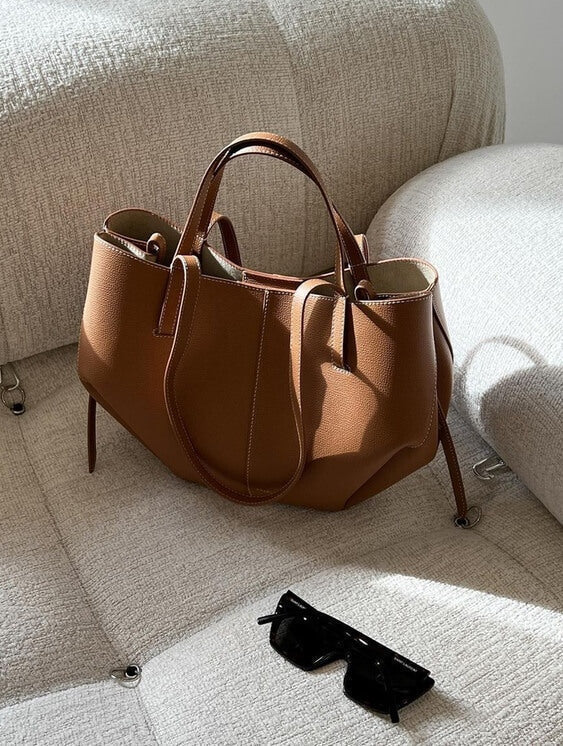 Pernilla – Fitted tote bag with side ruching