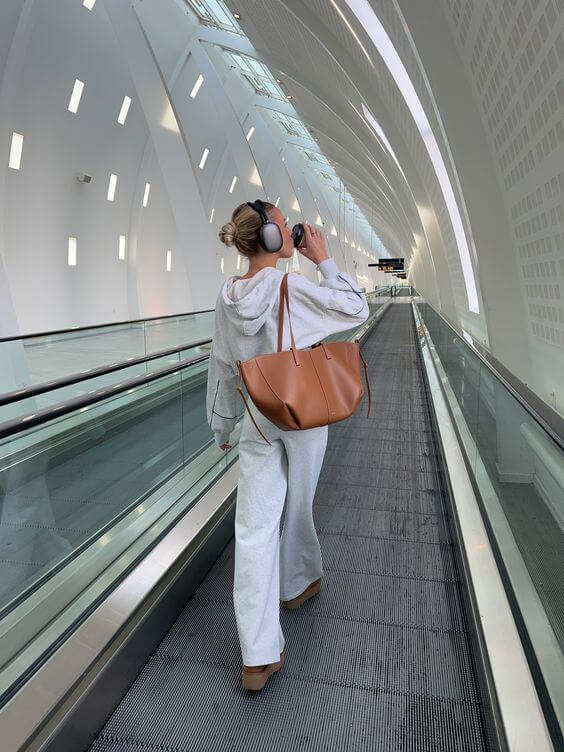 Pernilla – Fitted tote bag with side ruching