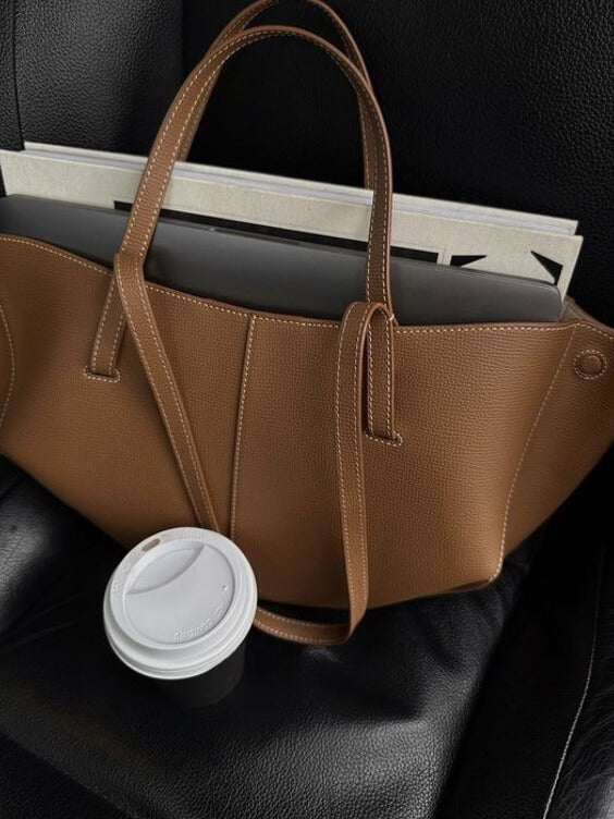 Pernilla – Fitted tote bag with side ruching