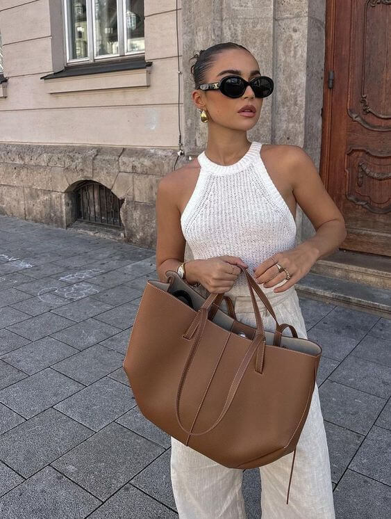 Pernilla – Fitted tote bag with side ruching