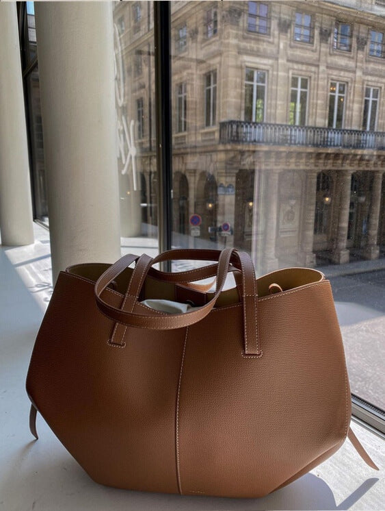 Pernilla – Fitted tote bag with side ruching