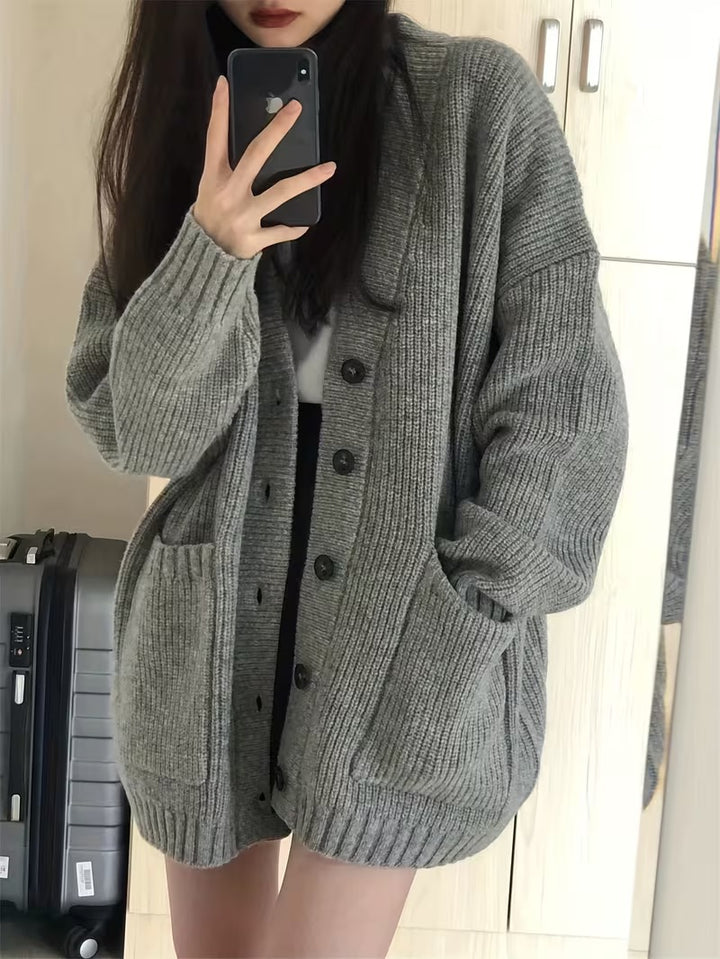 The Elowé Relaxed Knit Cardigan