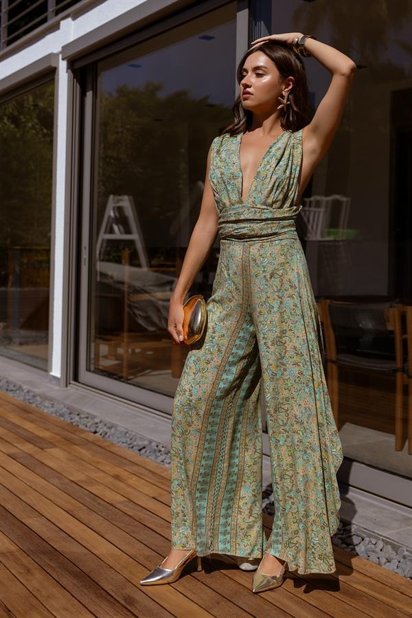 Isla Luxe – Printed Backless Wide-Leg Jumpsuit